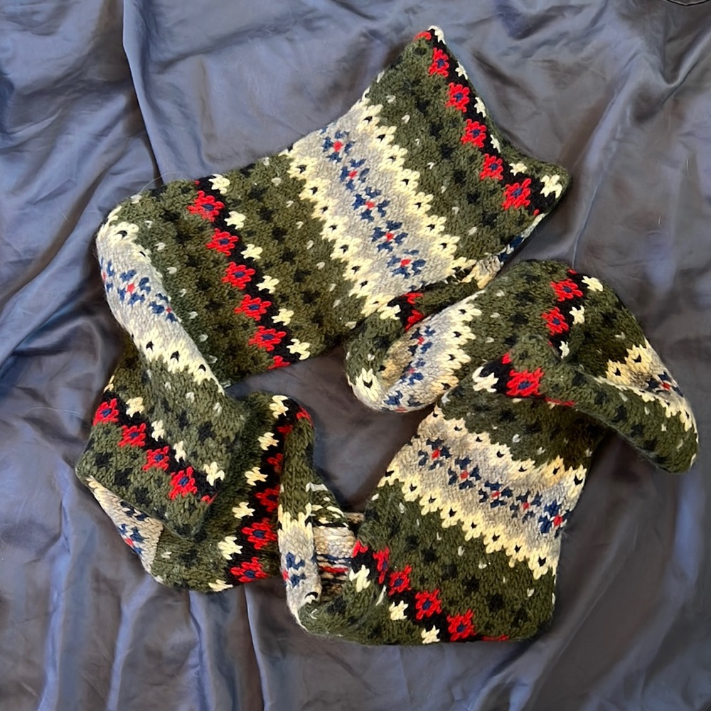 Abercrombie & Fitch knitted circle scarf